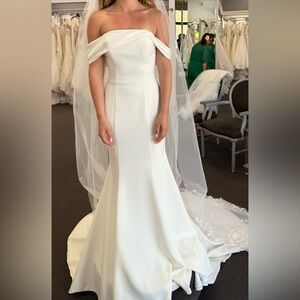 Elegant Off-Shoulder White Wedding Dress